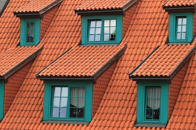 Metal roof with many windows